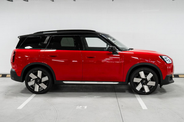 2026 MINI Countryman U25 S Favoured SUV image 3