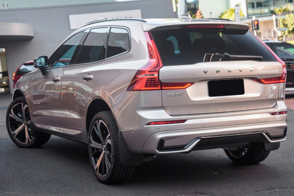 2024 Volvo XC60  Recharge Ultimate T8 Plug-In Hybrid SUV Image 4