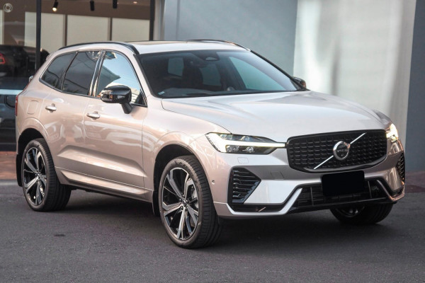 2024 Volvo XC60  Recharge Ultimate T8 Plug-In Hybrid SUV Image 5