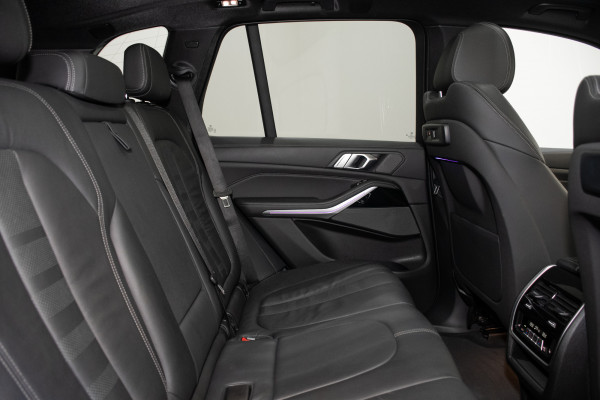 2019 BMW X5 M50d SUV Image 3