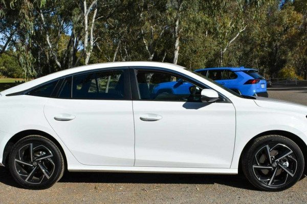 2024 MG MG5 AP32 Essence Sedan