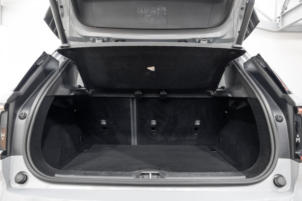 2026 Volvo EX30  Single Motor Extended Range Ultra SUV Image 8
