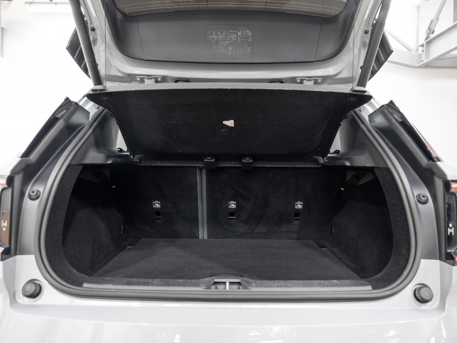 2026 Volvo EX30  Single Motor Extended Range Ultra SUV Image 8