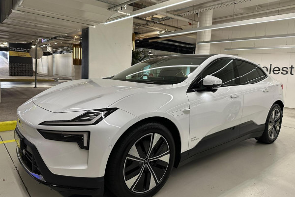 2025 Polestar 4  Long range Single motor Coupe Image 8