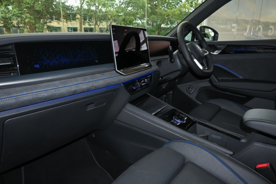 2025 Volkswagen Tayron R4 195TSI R-Line SUV Image 8