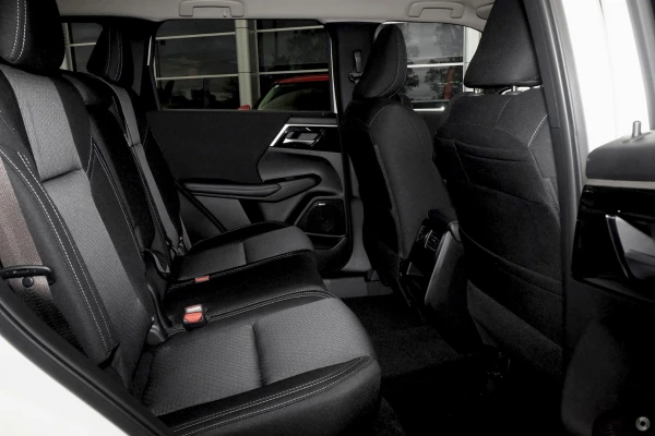 2025 Mitsubishi Outlander ZM LS SUV Image 7