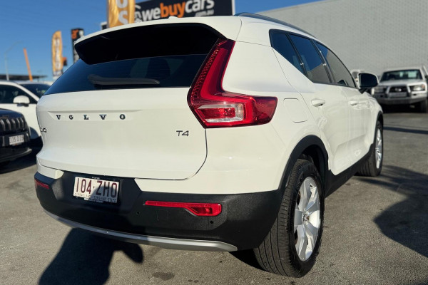 2019 Volvo XC40 XZ T4 Momentum SUV Image 6