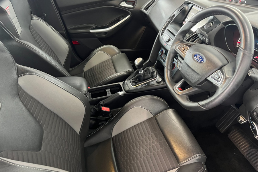 2015 Ford Focus LZ ST Hatch Image 8