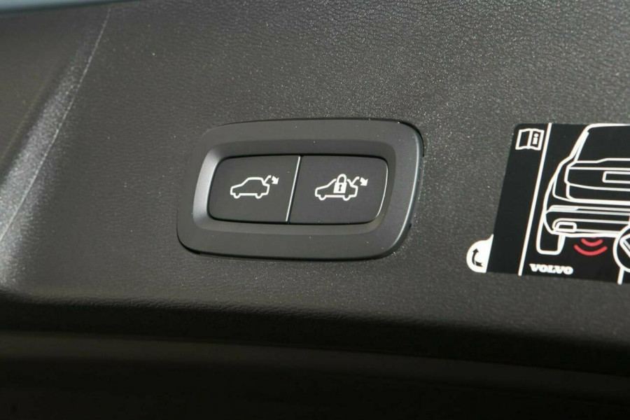 2019 Volvo XC40 T5 R-Design Suv Image 18