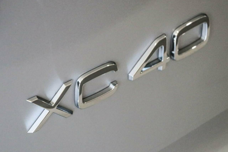 2019 Volvo XC40 XZ T4 Momentum Suv Image 11