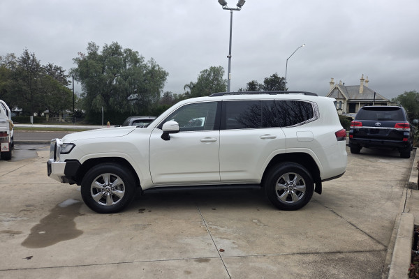2024 Toyota LandCruiser FJA300R VX SUV Image 4