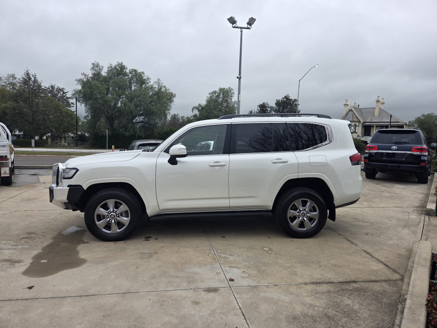 2024 Toyota LandCruiser FJA300R VX SUV Image 4