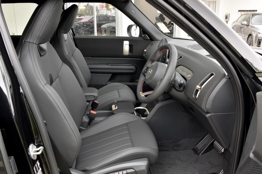 2026 MINI Countryman U25 JCW Favoured SUV