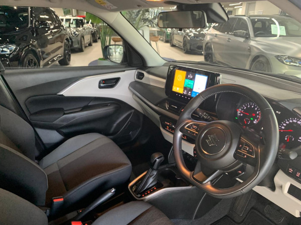 2024 Suzuki Swift AZ Series II GLX Turbo Hatch image 9