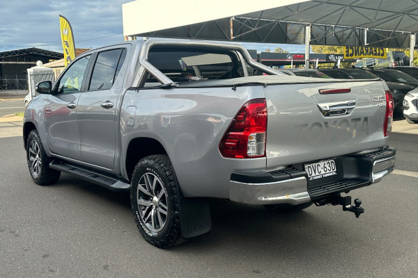 2017 Toyota HiLux  SR5 Extra Cab Pick Up Image 5