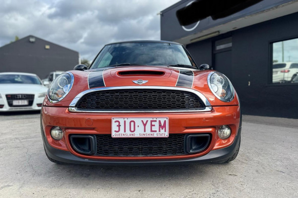 2012 MINI Cooper R56 LCI Cooper S Hatch Image 3