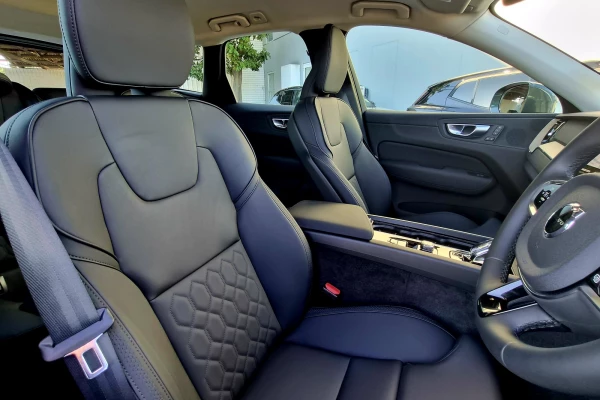 2025 MY26 Volvo XC60 UZ Plus B5 Bright SUV Image 18