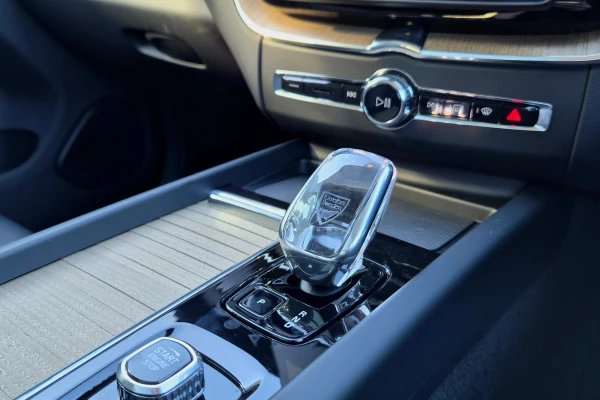 2026 Volvo XC60 UZ Ultra T8 Plug-in Hybrid Dark SUV Image 13