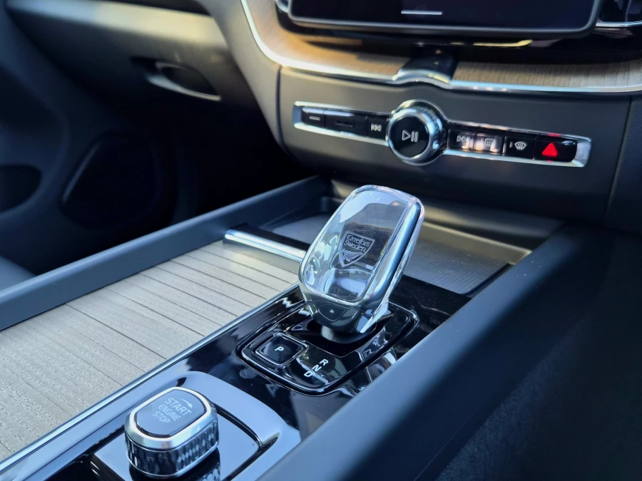 2026 Volvo XC60 UZ Ultra T8 Plug-in Hybrid Dark SUV Image 13
