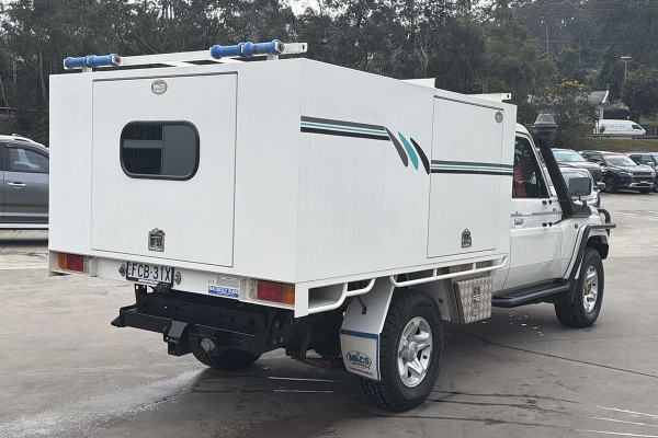 2013 Toyota LandCruiser VDJ76R GX Cab Chassis Image 6