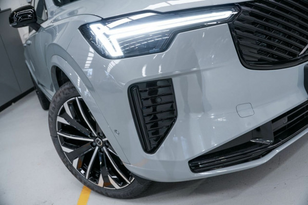 2026 Volvo XC90 L Series Ultra B5 Dark SUV Image 2