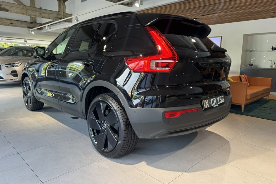 2025 Volvo EX40 No Series Black Edition SUV Image 9