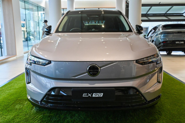 2026 MY27 Volvo EX90  Ultra Twin Motor Performance SUV Image 2
