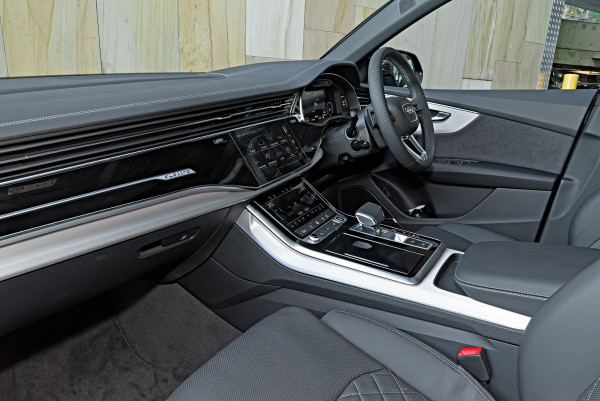 2026 Audi Q8 F1 TFSI 250kW S line SUV image 8