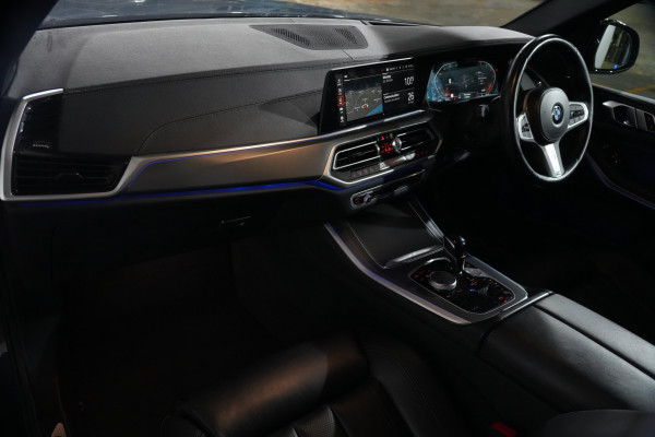 2022 BMW X5 xDrive30d SUV Image 9
