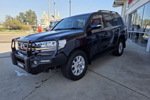 2019 Toyota LandCruiser VDJ200R VX SUV Image 3