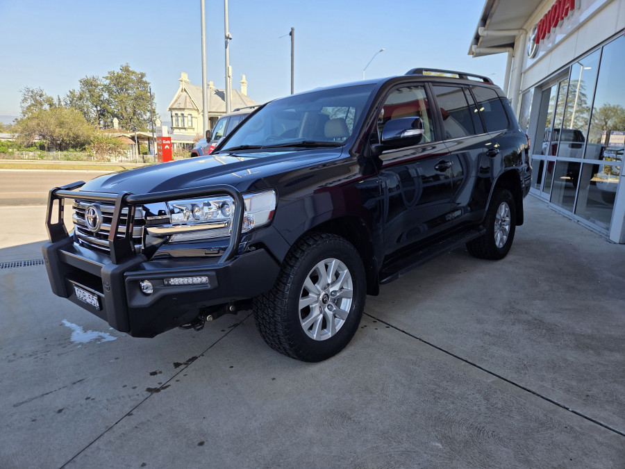 2019 Toyota LandCruiser VDJ200R VX SUV Image 3