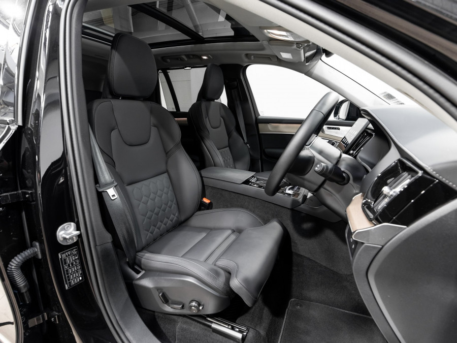 2025 Volvo XC90 L Series Ultra T8 Plug-In Hybrid SUV Image 19