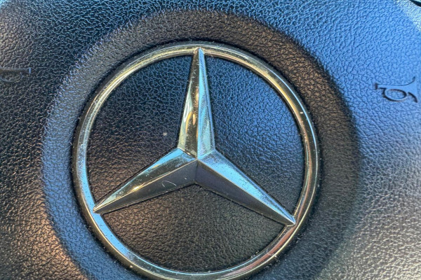 2014 Mercedes-Benz C-Class W205 C200 Sedan Image 17