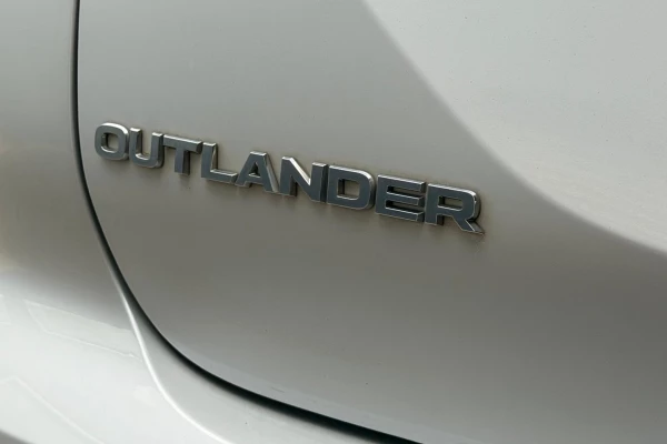 2024 Mitsubishi Outlander ZM Exceed Tourer SUV Image 17