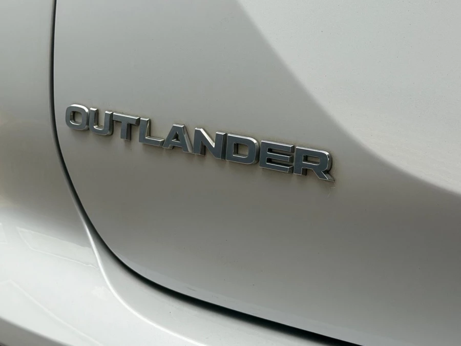2024 Mitsubishi Outlander ZM Exceed Tourer SUV Image 17