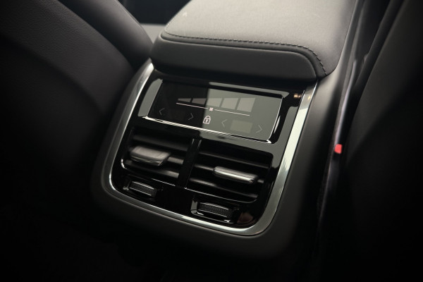2025 Volvo XC60 UZ Ultra B5 Dark SUV Image 12