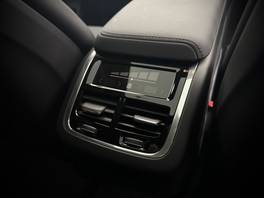 2025 Volvo XC60 UZ Ultra B5 Dark SUV Image 12