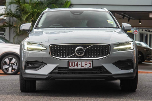 2023 MY24 Volvo V60 Cross Country Z Series Ultimate B5 Bright Wagon Image 4