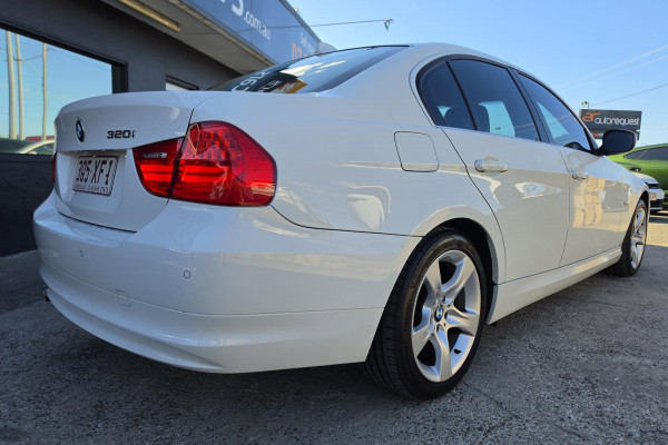 2011 BMW 3 Series E90 320i M Sport Sedan Image 9