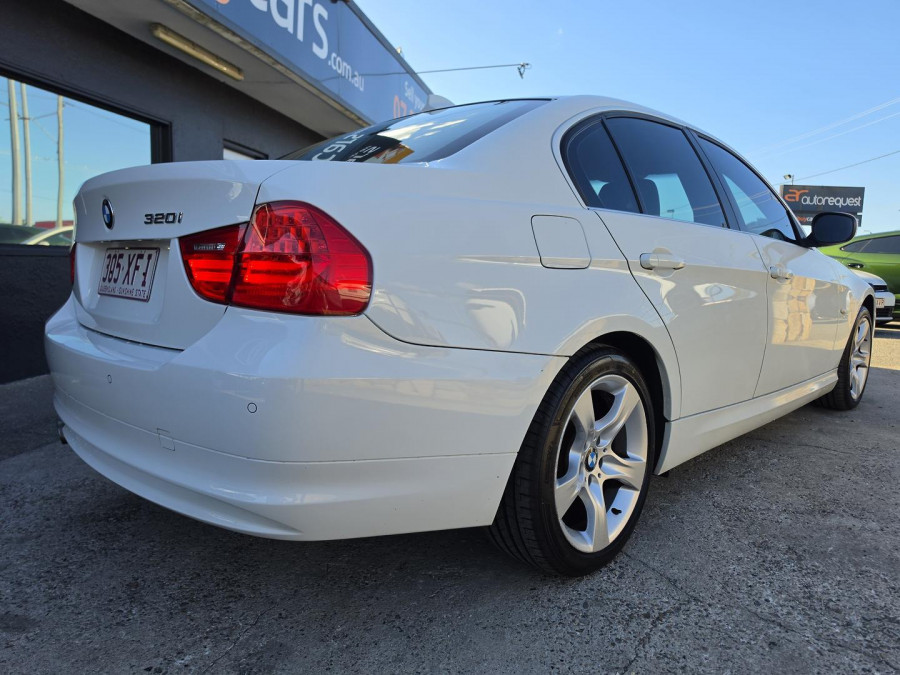 2011 BMW 3 Series E90 320i M Sport Sedan Image 9