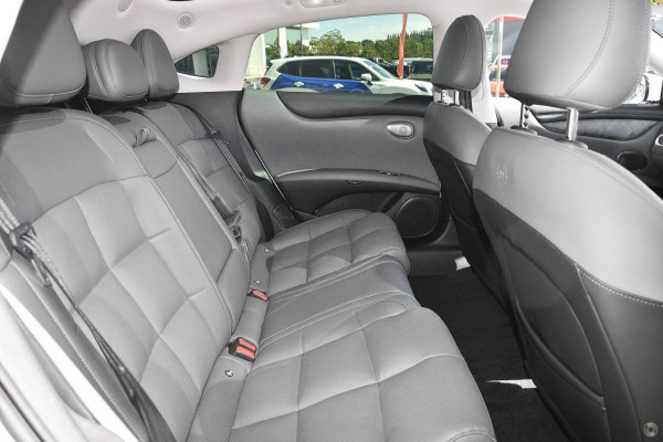 2025 MG IM5 P12L Performance Hatch Image 7
