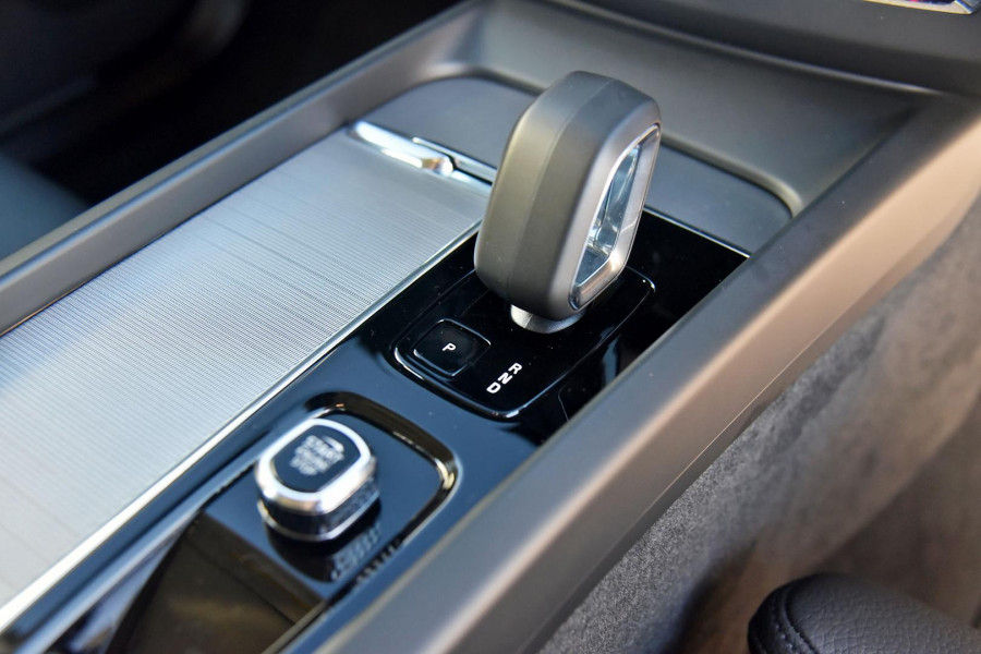 2025 Volvo XC60 UZ Plus B5 SUV Image 21