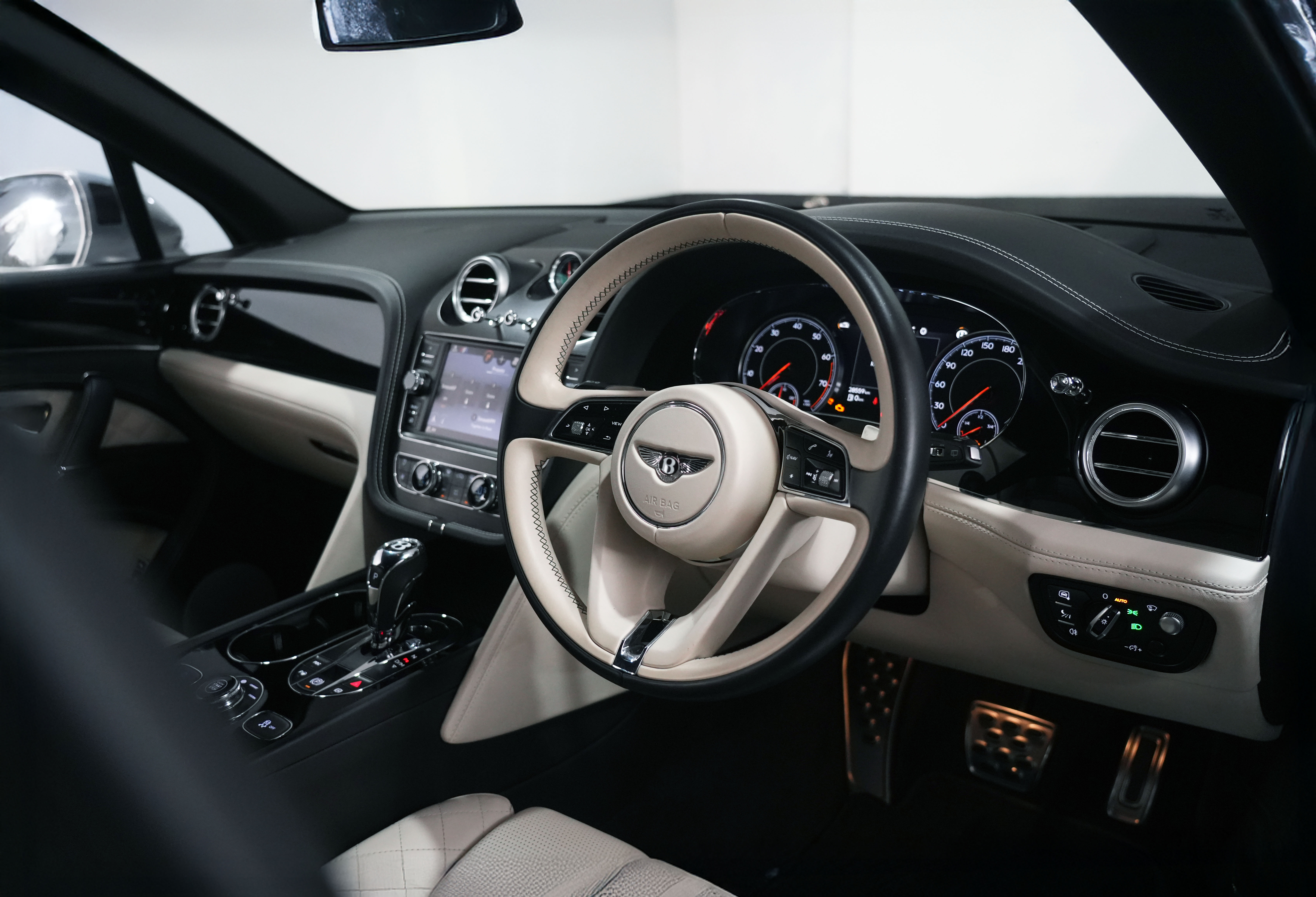 2017 Bentley Bentayga W12 SUV Image 27