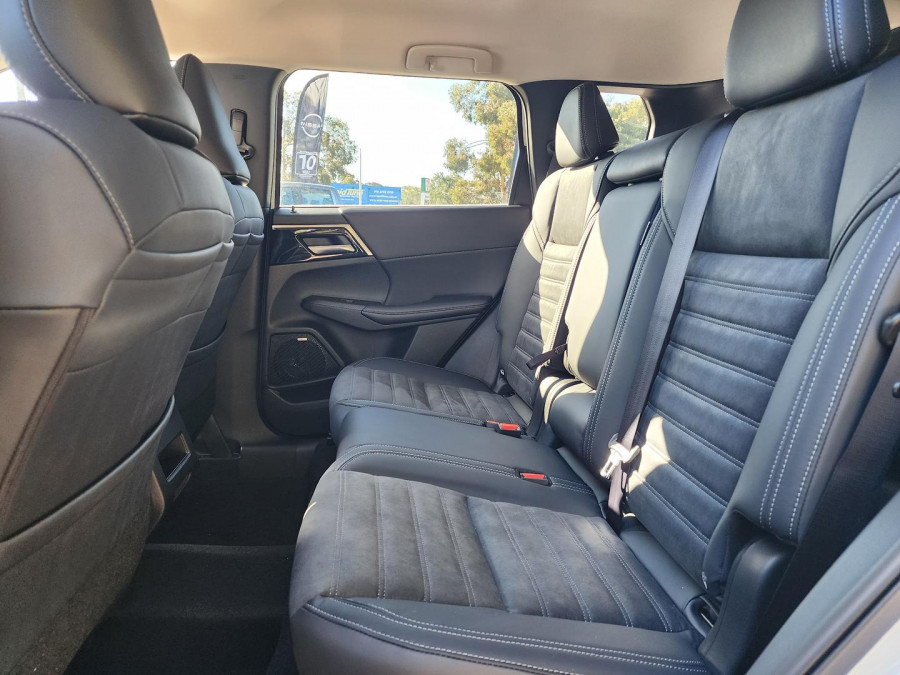 2025 Mitsubishi Outlander ZM LS SUV Image 14