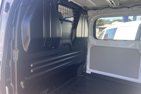 2025 Volkswagen Transporter NSN TDI 125kW Van Image 13