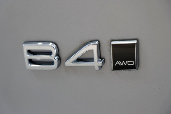 2023 Volvo XC40  Ultimate B4 Bright SUV Image 6