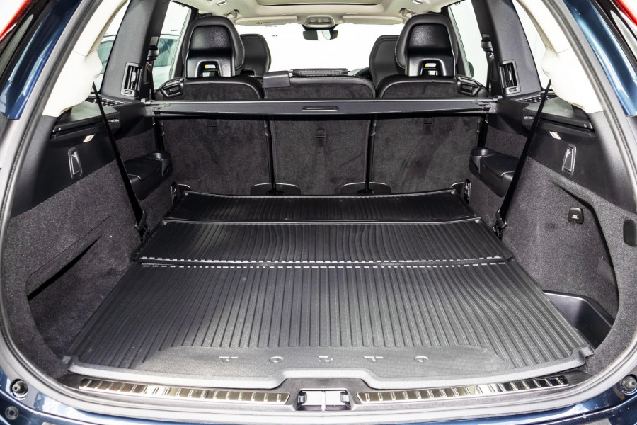 2026 Volvo XC90 L Series Ultra B5 Dark SUV Image 10