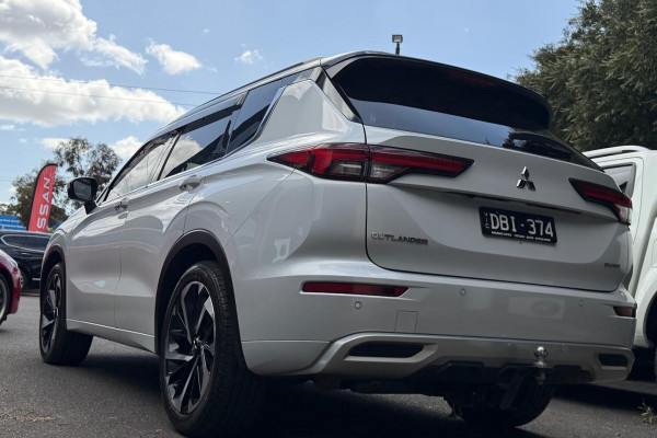 2024 Mitsubishi Outlander ZM Exceed Tourer SUV Image 4