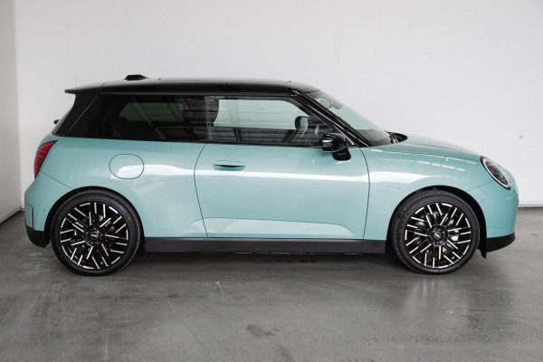 2026 MINI Cooper J01 SE Favoured Hatch image 3