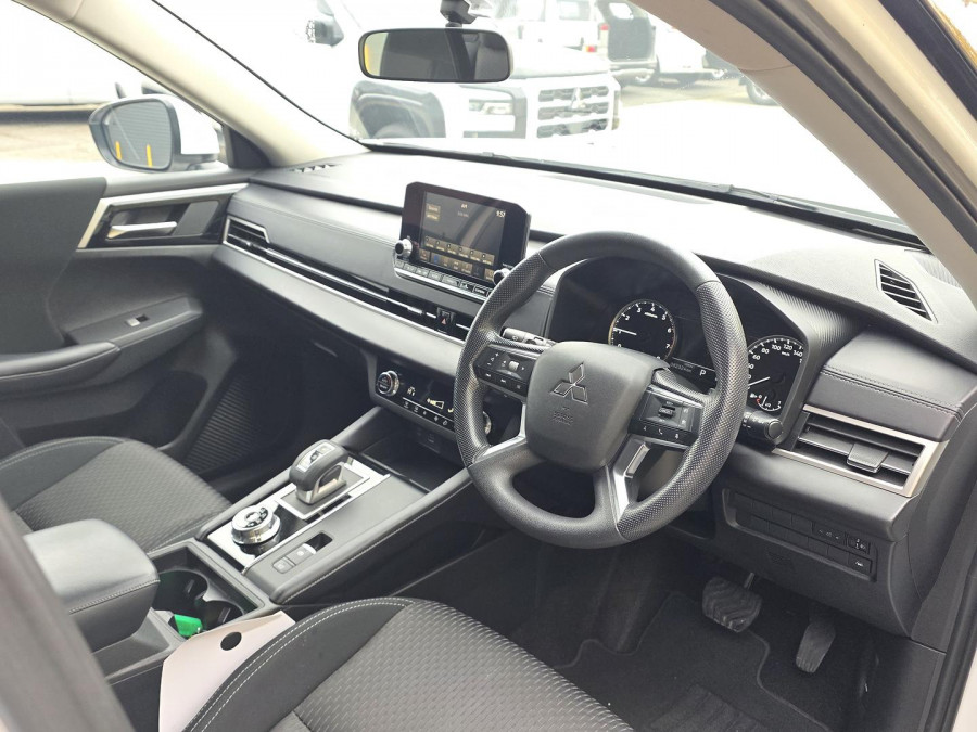 2023 Mitsubishi Outlander ZM ES SUV Image 12